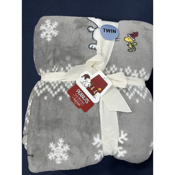 TWIN Snoopy ICE SKATING Peanuts Blanket Christmas 60x90